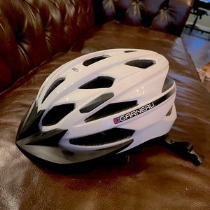 Louis Garneau Eagle Cyclist Helmet